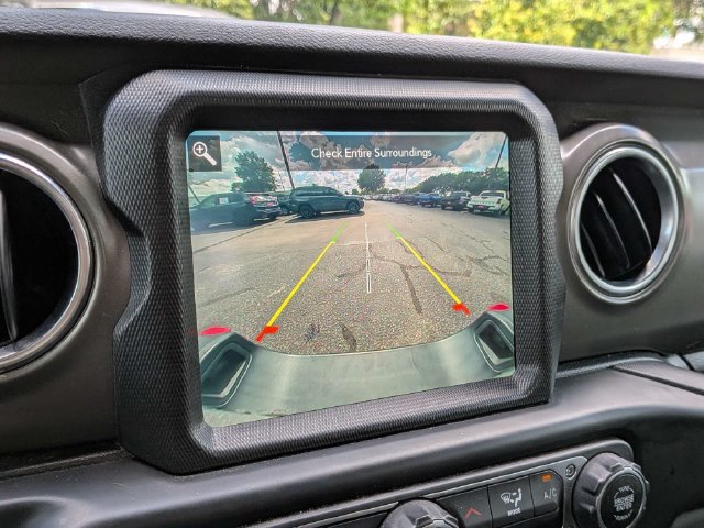 Used 2022 Jeep Gladiator Rubicon w/ Trailer Tow Package AWD/4WD image 23