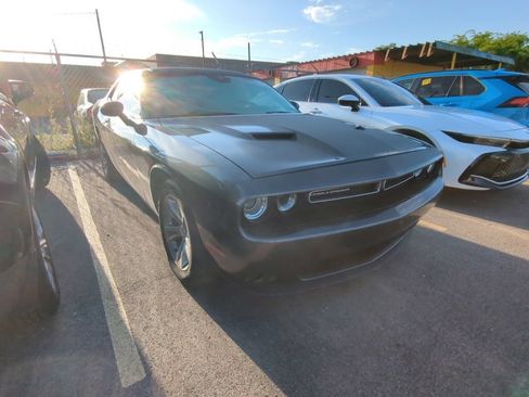 Used 2018 Dodge Challenger SXT RWD image 3
