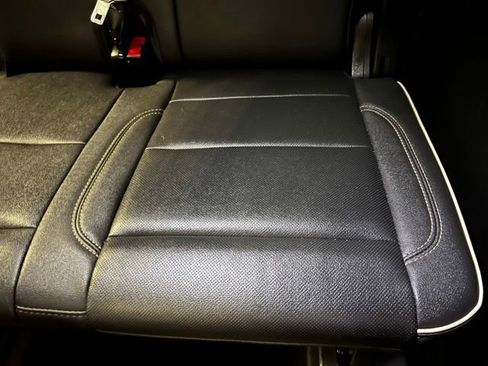 Used 2023 GMC Yukon XL SLT image 22