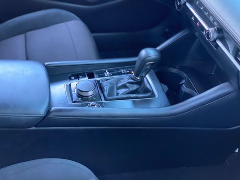 Used 2020 MAZDA MAZDA3 Sedan FWD image 10
