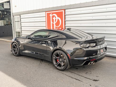 Used 2022 Chevrolet Camaro SS RWD image 32