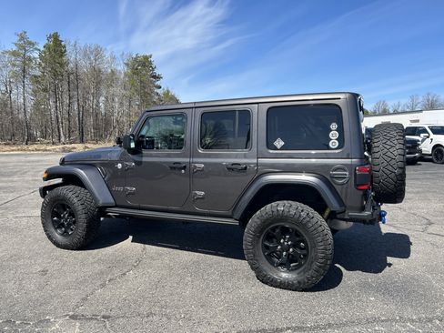 Used 2019 Jeep Wrangler Unlimited Sahara AWD/4WD image 12