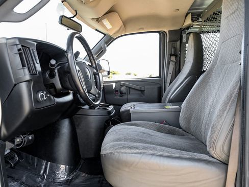 Used 2019 Chevrolet Express 2500 w/ Driver Convenience Package image 5