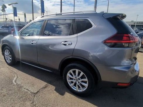 Used 2018 Nissan Rogue SV w/ Premium Package image 6