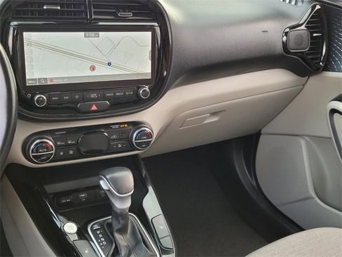 Used 2023 Kia Soul EX image 25