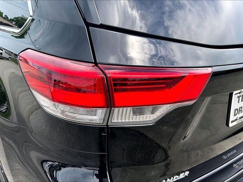 Used 2019 Toyota Highlander Limited Platinum AWD/4WD image 31