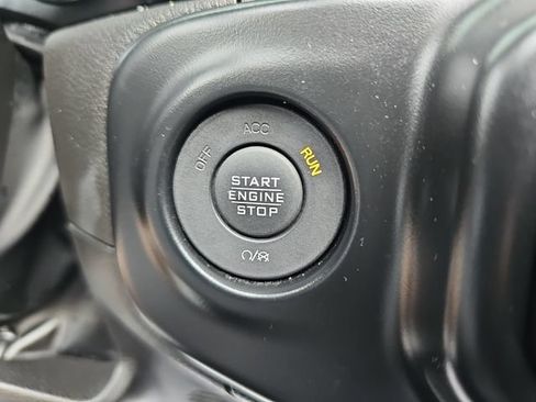 Used 2022 Jeep Wrangler Unlimited Sahara w/ Cold Weather Group AWD/4WD image 30