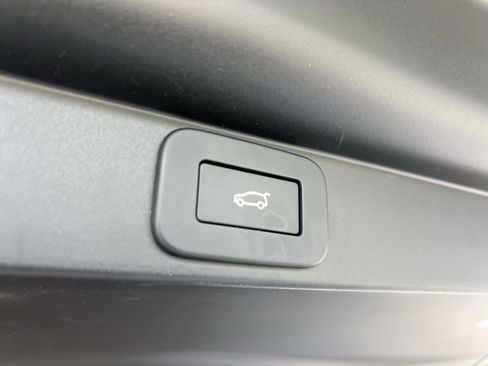 Certified 2024 Land Rover Range Rover Long Wheelbase SE AWD/4WD image 40