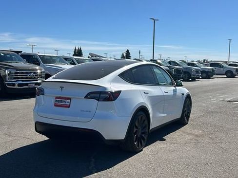 Used 2022 Tesla Model Y Performance AWD/4WD image 3