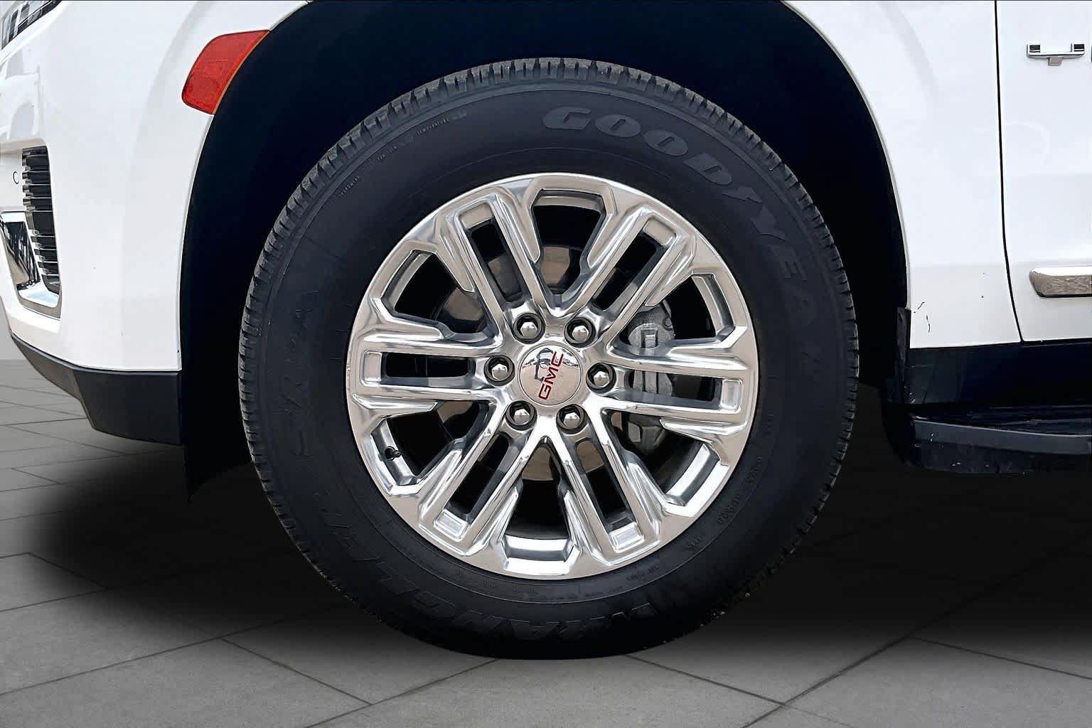 Used 2024 GMC Yukon SLT RWD image 11