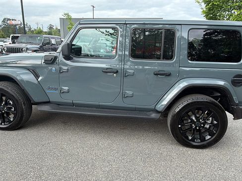 Used 2025 Jeep Wrangler Unlimited Sahara AWD/4WD image 11