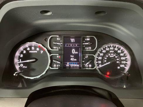 Used 2018 Toyota Tundra SR5 image 19