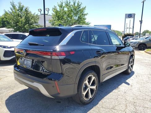 Certified 2025 Volkswagen Tiguan SE w/ Panoramic Sunroof Package AWD/4WD image 4