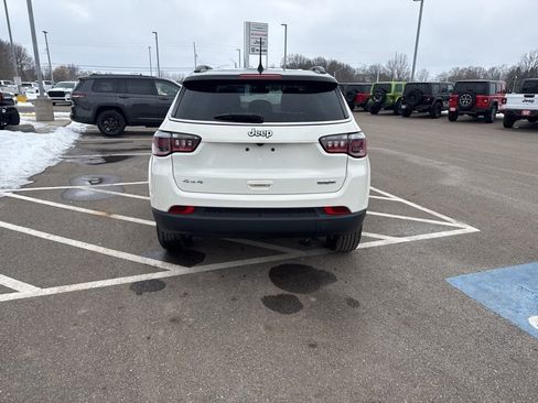 Used 2018 Jeep Compass Latitude w/ Popular Equipment Group image 6