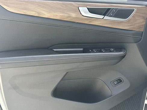 Used 2024 Volkswagen Atlas SE image 10