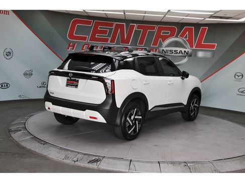 New 2026 Nissan Kicks SV w/ Charging Package FWD image 4