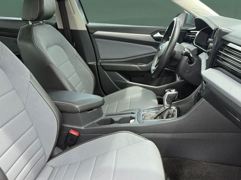 Used 2025 Volkswagen Jetta SE FWD image 24