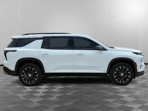Certified 2025 Chevrolet Traverse LT w/ Sun and Wheel Package AWD/4WD image 6