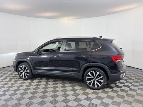 Used 2022 Volkswagen Taos SE FWD image 8