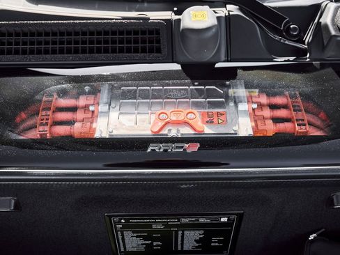 Used 2025 Ferrari SF90 Spider image 21