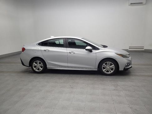 Used 2018 Chevrolet Cruze LT w/ Convenience Package image 11