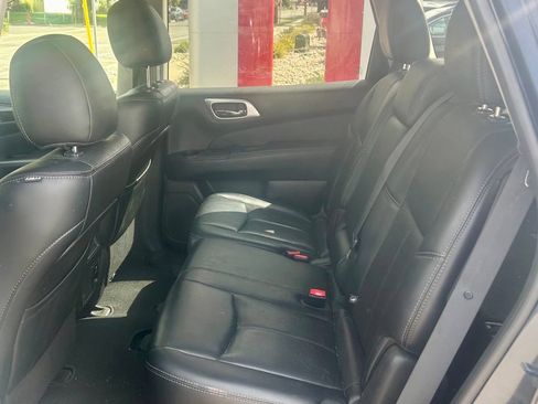 Used 2015 Nissan Pathfinder Platinum FWD image 9
