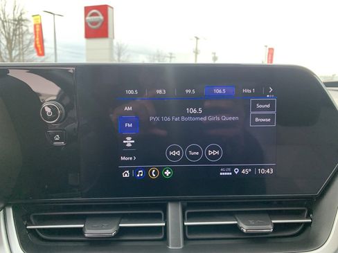 Used 2025 Chevrolet Trax RS w/ Sunroof Package image 15