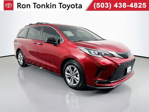 Certified 2023 Toyota Sienna XSE AWD/4WD image 1