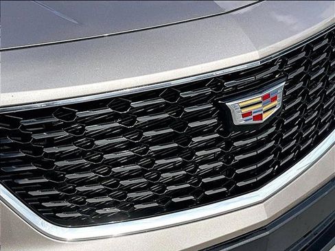 Used 2023 Cadillac XT4 Luxury w/ Cold Weather Package FWD image 29