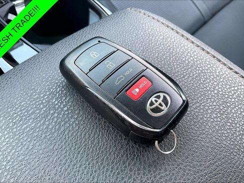 Used 2025 Toyota Camry XLE FWD image 32