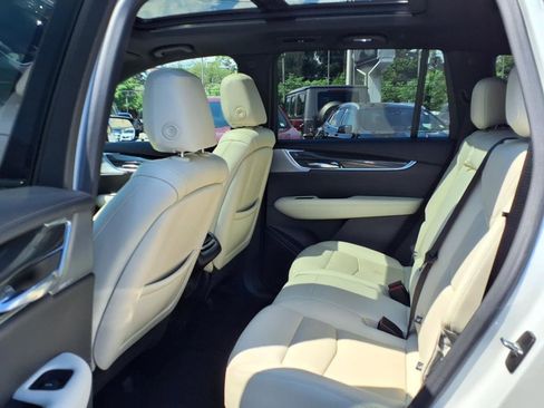 Certified 2022 Cadillac XT6 Sport w/ Technology Package image 18