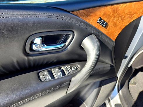 Used 2023 Nissan Armada SL image 17