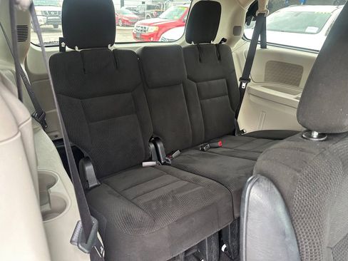 Used 2017 Dodge Grand Caravan SE w/ UConnect Hands-Free Group FWD image 17