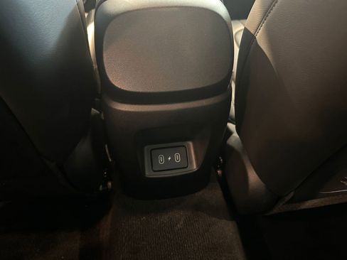 Used 2025 Hyundai Elantra Limited image 24