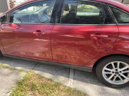 Used 2015 Ford Focus SE image 2