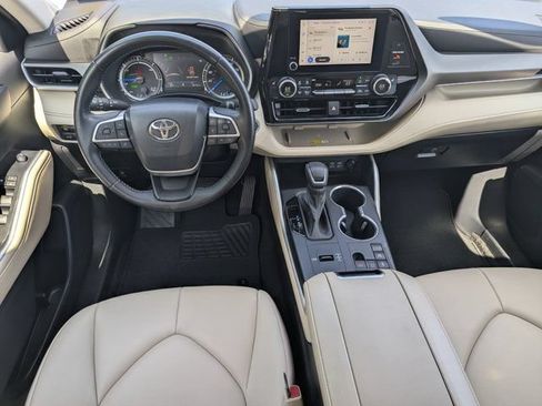 Used 2023 Toyota Highlander XLE FWD image 20