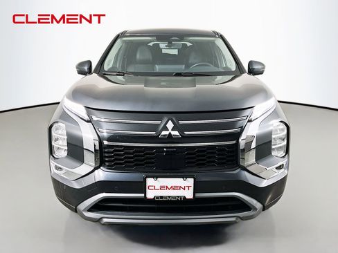 Used 2025 Mitsubishi Outlander SE FWD image 3