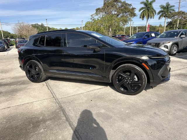 Used 2025 Chevrolet Equinox EV RS FWD image 15