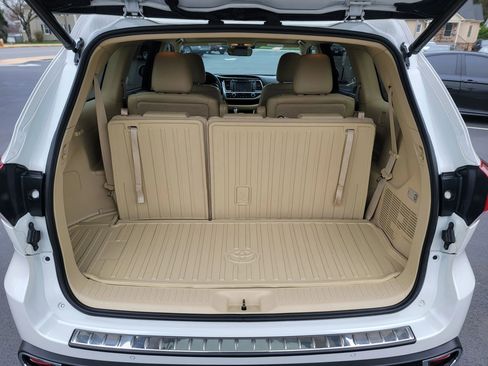 Used 2019 Toyota Highlander Limited Platinum image 14
