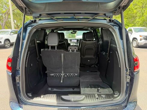 Used 2022 Chrysler Pacifica Limited w/ S Appearance Package image 10