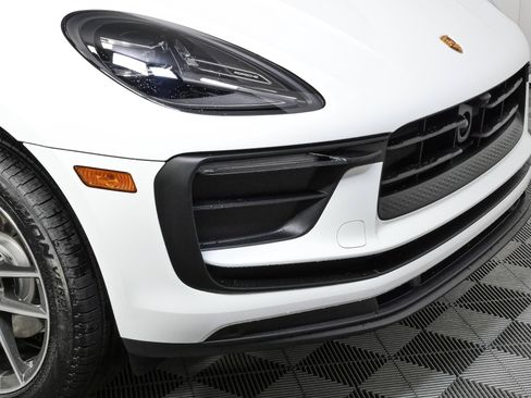 New 2026 Porsche Macan AWD/4WD image 39