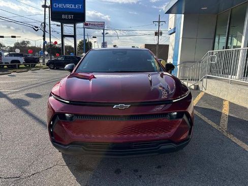 New 2026 Chevrolet Equinox EV LT image 2