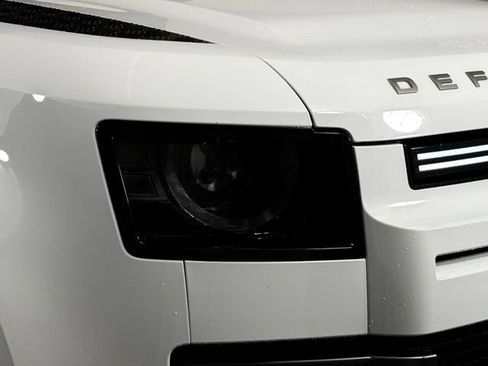 New 2025 Land Rover Defender 110 X-Dynamic SE AWD/4WD image 15