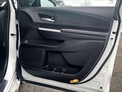 Used 2025 Toyota Sienna Platinum image 23