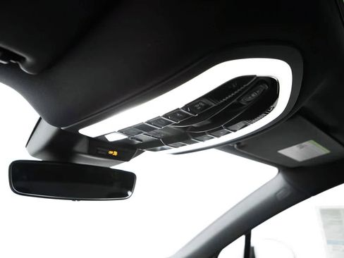 Certified 2026 Porsche Macan AWD/4WD image 31