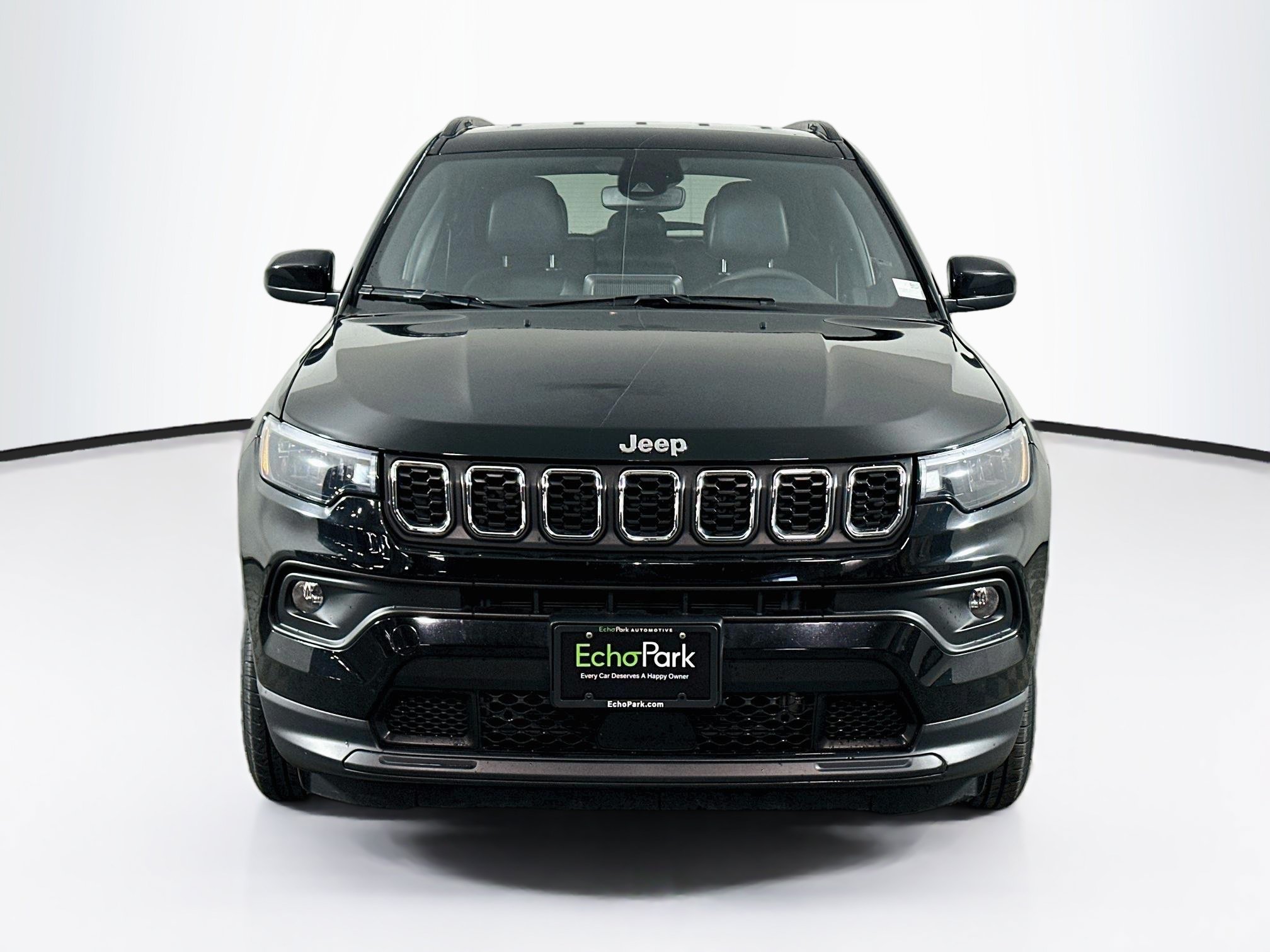 Used 2025 Jeep Compass Latitude AWD/4WD image 2