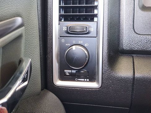 Used 2021 RAM 1500 Classic SLT RWD image 17
