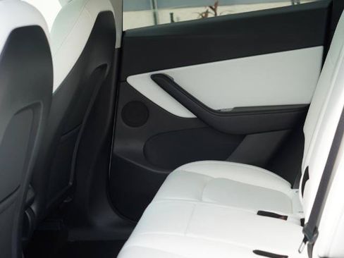 Used 2021 Tesla Model Y Long Range AWD/4WD image 12