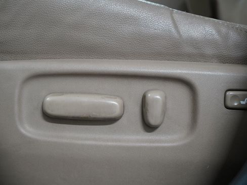 Used 2010 Toyota RAV4 Limited FWD image 23