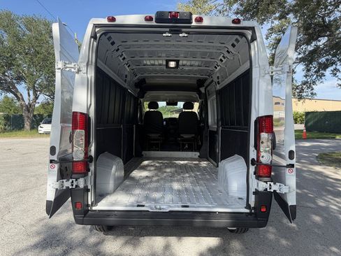 Used 2026 RAM ProMaster 2500 w/ Convenience Group FWD image 8